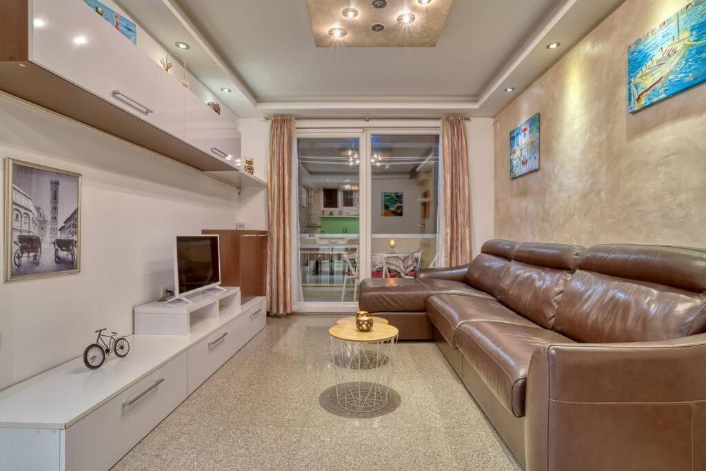 Cozy Nest Apartment- Central And Seaboard With Elevator Kotor Ngoại thất bức ảnh