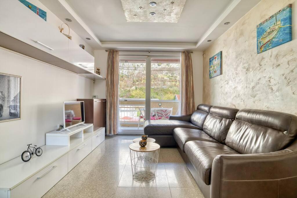 Cozy Nest Apartment- Central And Seaboard With Elevator Kotor Ngoại thất bức ảnh