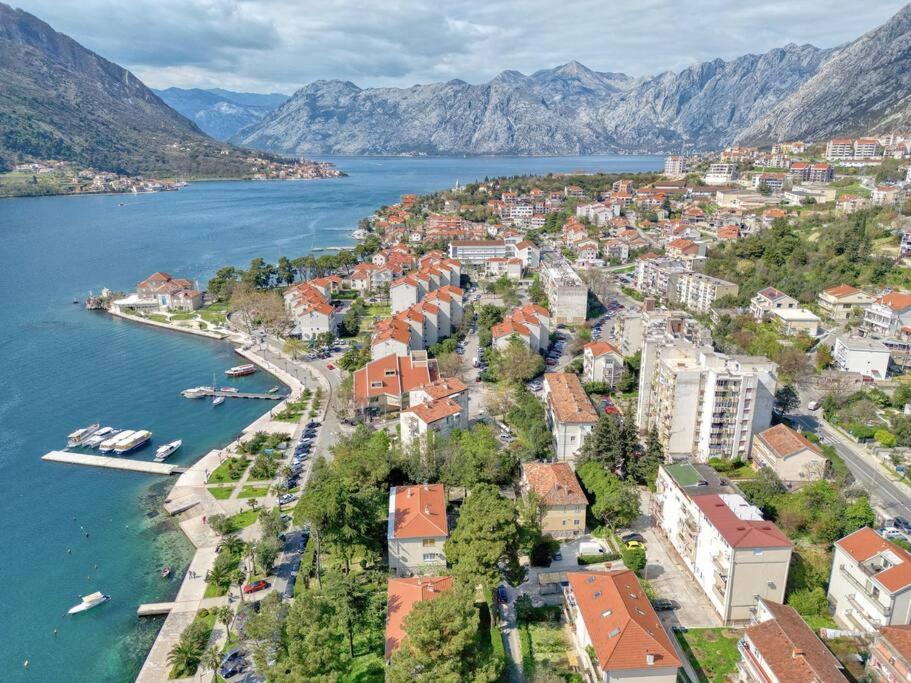 Cozy Nest Apartment- Central And Seaboard With Elevator Kotor Ngoại thất bức ảnh