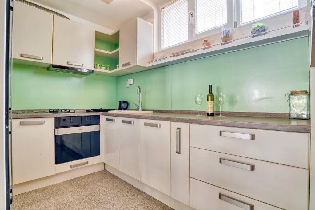 Cozy Nest Apartment- Central And Seaboard With Elevator Kotor Ngoại thất bức ảnh
