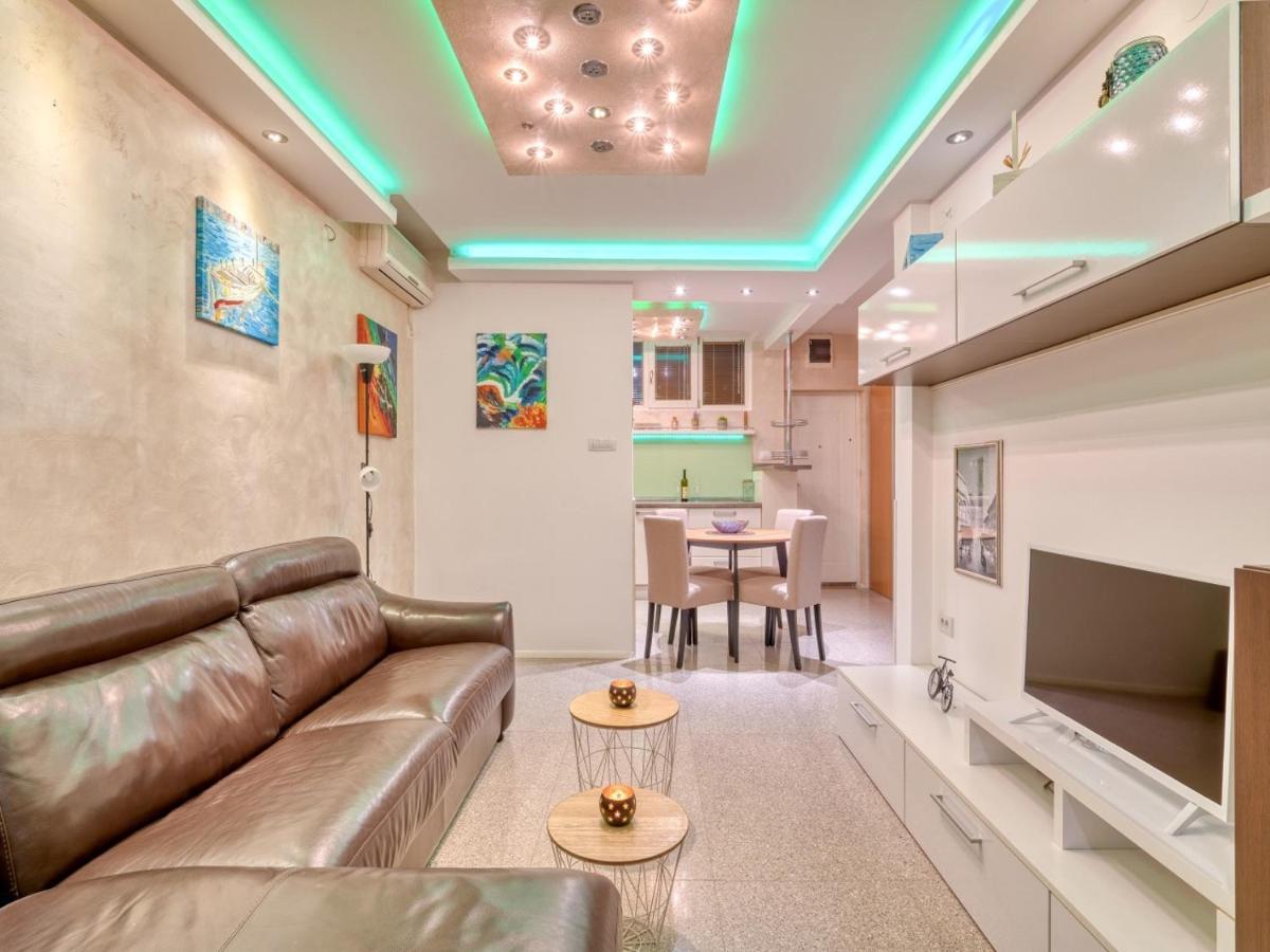 Cozy Nest Apartment- Central And Seaboard With Elevator Kotor Ngoại thất bức ảnh