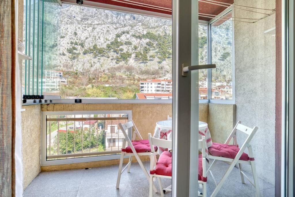 Cozy Nest Apartment- Central And Seaboard With Elevator Kotor Ngoại thất bức ảnh