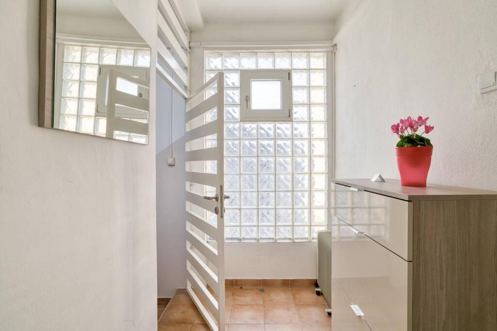 Cozy Nest Apartment- Central And Seaboard With Elevator Kotor Ngoại thất bức ảnh