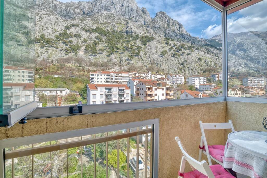 Cozy Nest Apartment- Central And Seaboard With Elevator Kotor Ngoại thất bức ảnh