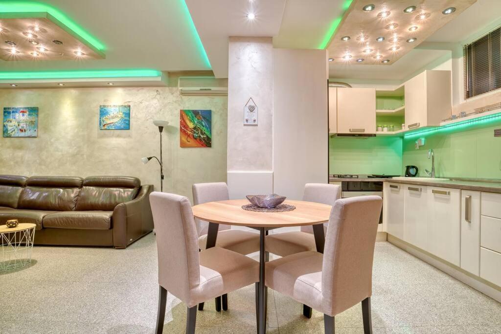 Cozy Nest Apartment- Central And Seaboard With Elevator Kotor Ngoại thất bức ảnh