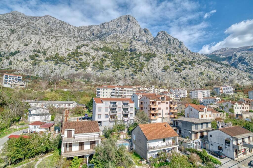 Cozy Nest Apartment- Central And Seaboard With Elevator Kotor Ngoại thất bức ảnh